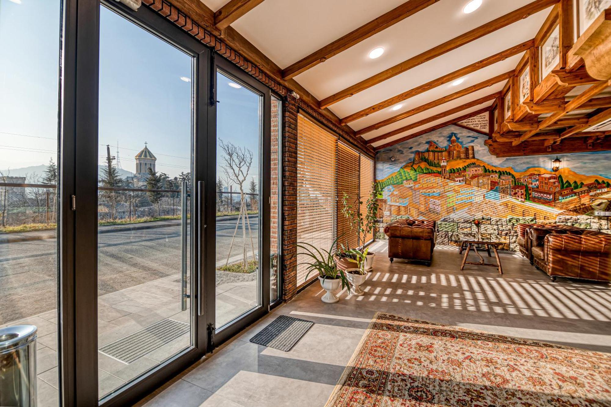 Ivy Hotel Tbilisi Buitenkant foto