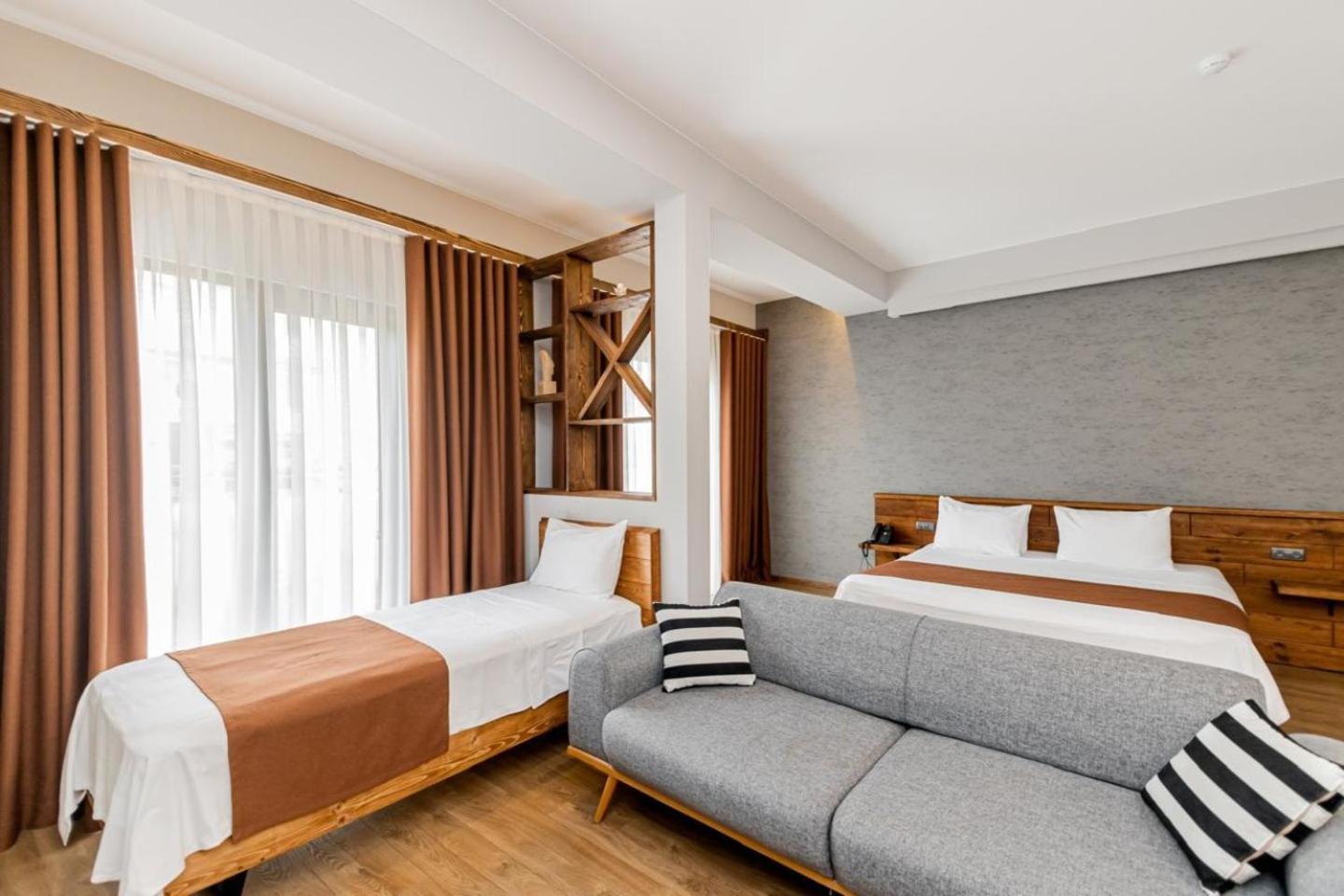 Ivy Hotel Tbilisi Buitenkant foto